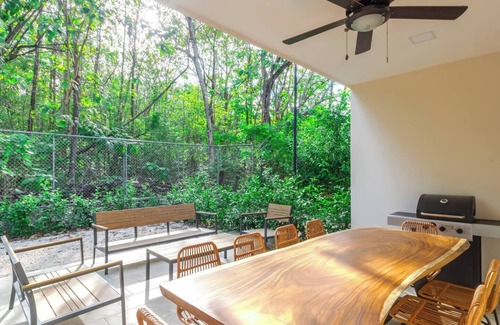 Villarreal Apartamento | Luxury Escape: 3BR, Jacuzzi, Pool, Prime Location