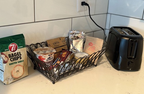 West Arlington Condominio | Luxury Escape Located 15 Minutes from AT&T Stadium two-minute from Parks Mall.