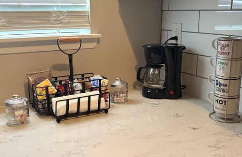 West Arlington Condominio | Luxury Escape Located 15 Minutes from AT&T Stadium two-minute from Parks Mall.