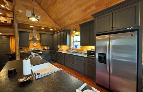Oxford Cabina | Luxury Estate Home with Private Lake in Oxford