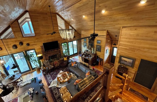 Oxford Cabina | Luxury Estate Home with Private Lake in Oxford