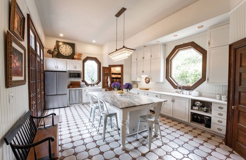 Newnan Casa | Luxury Fall Retreat Newnan, Steps from Downtown