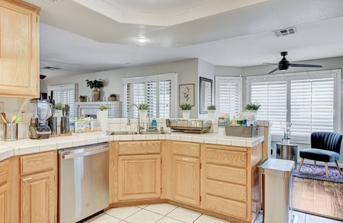 Spring Valley Casa | Luxury Family Friendly 6 bedroom Villa with Heated Pool and Jacuzzi