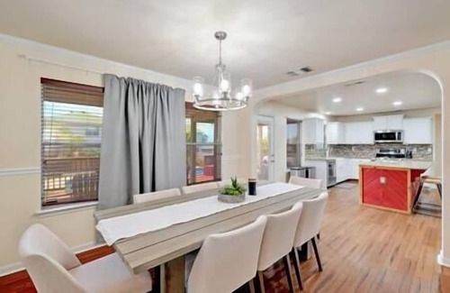 West San Antonio Casa | Luxury Family Getaway w Private Pool