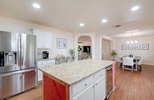 West San Antonio Casa | Luxury Family Getaway w Private Pool