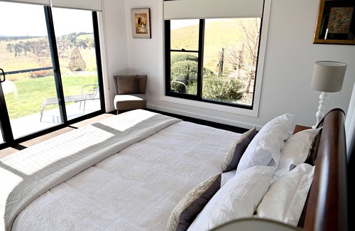 High Range Otro | Luxury Farm Getaway - Stunning Southern Highlands Views