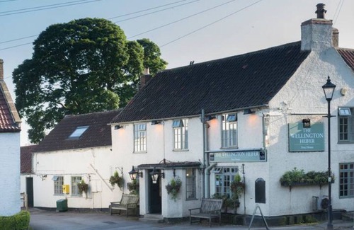 Northallerton Cabaña | Luxury Farm Cottage with Hot Tub.