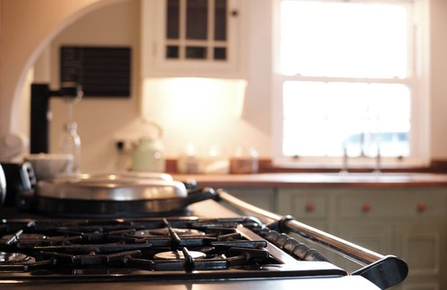 Hillsborough Otro | Luxury Farmhouse on 16 Acres | Lake, Bar, Trails | Near Belfast | Sleeps 16+