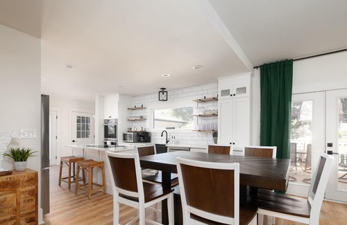 Shelbyville Casa | Luxury farmhouse on Bourbon Trail with hot tub - Bulleit 4 mi - Frankfort 15 mi