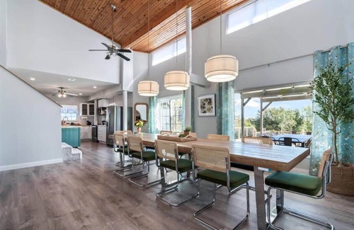 Manor Casa | Luxury Farmhouse Retreat | Pool Spa 5 Acres