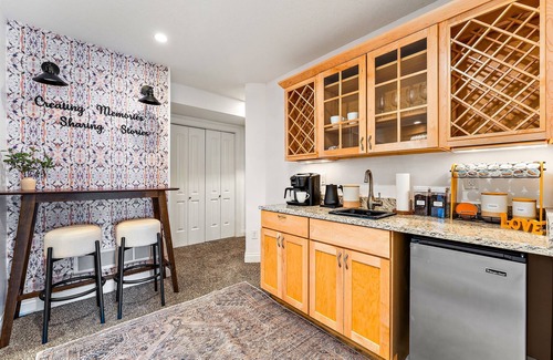 Nokomis Casa | Luxury & fun spacious getaway, near Parks MOA MSP