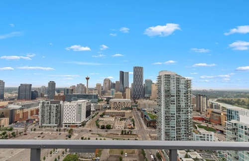 East Village Condominio | Luxury Furnished 1BDR Condo | AC+Parking+firework