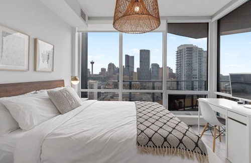 East Village Condominio | Luxury Furnished 1BDR Condo | AC+Parking+firework