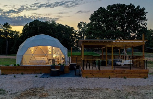 Pearcy Cabina | Luxury Glamping Dome “Sol” in countryside with hot/tub near Hot Springs