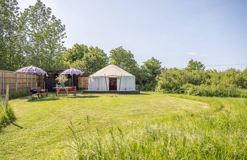 Sudbury Cabaña | Luxury glamping with hot tub - Valley View Yurt