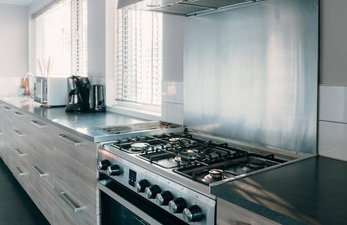 Voorthuizen Casa | Luxury group villa for 28 people in the Veluwe, with 11 bedrooms, 2 hotel lodges, large garden, and child-friendly amenities for the perfect group getaway.