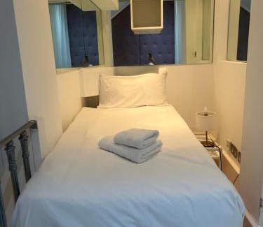 Queen's Park Apartamento | Luxury Hampstead Garden Apartment