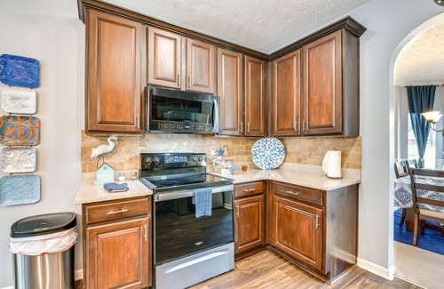 Hampton Apartamento | Luxury Hamptons 5BR Oasis with Pool Retreat