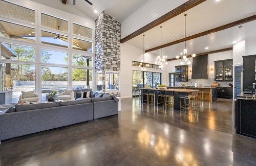 Hochatown Cabina | Luxury-Heated POOL-Hot Tub-Fire Pit-Sleeps 24-Mojito Moon