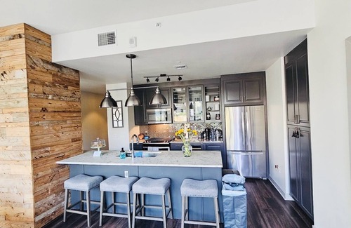 Uptown Apartamento | Luxury high-rise living in our 2BR/2.5BA Uptown Dallas Apt WALK to Arena!