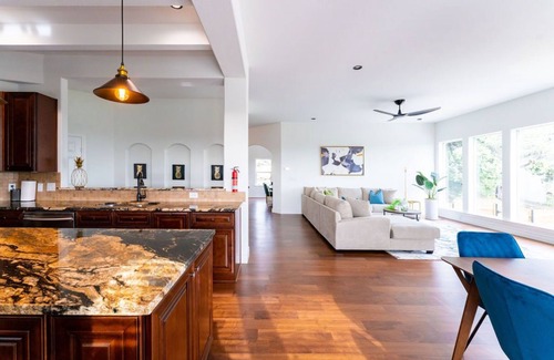 Northshore On Lake Travis Casa | Lake Travis Getaway - Infinity Pool, Game Room & Custom Theater for Relaxation