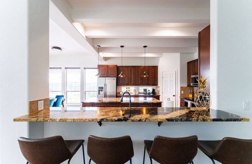 Northshore On Lake Travis Casa | Lake Travis Getaway - Infinity Pool, Game Room & Custom Theater for Relaxation