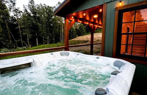 South Bloomingville Cabina | Sonder Ridge Secluded Hocking Hills Cabin w/ hot tub, stargazing, close to hikes, firepit, fireplace