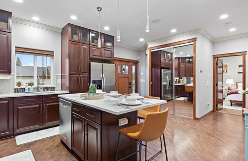 Thorpe Westwood Casa | Luxury Home 10mins to Downtown: Gameroom, Sauna, Firepit, EV charger