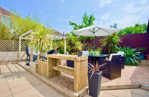 Boscombe Casa | Luxury Home - Hot Tub - Pool Table - Gym - Sauna - Cinema Room - Free Parking - Close to Beach