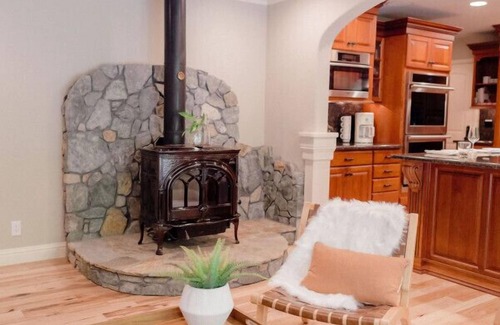 Nevada City Casa | Luxury Home, Hot Tub Walk To Downtown Nevada City