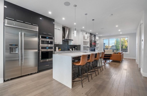 Parkhill-Stanley Park Casa | Luxury Home in Quiet Neighborhood near Downtown with Fast Wi-F & 3 Workspaces