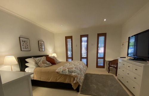 North Coogee Casa | Luxury home just a short walk to South Beach Fremantle - min. 7 day rental
