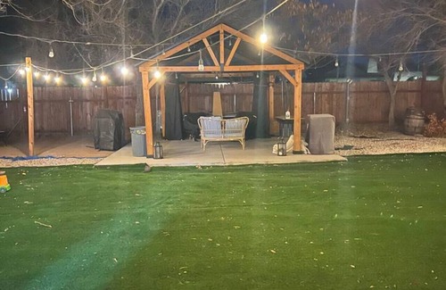 Victorville Casa | Luxury Home: LA, Big Bear & LV - 5 Mins to Mall