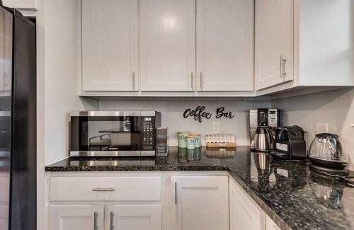 Arlington Casa | Luxury Home w/ Hot Tub near AT&T Stadium