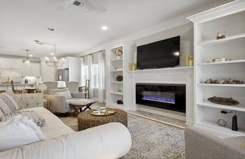 Gulfport Casa | Luxury Home Walk to Beach / Restaurants EV Charger / new construction built 2022