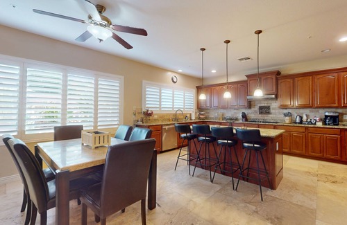 Norterra Casa | Luxury home with huge backyard, built-in bbq grill, game room
