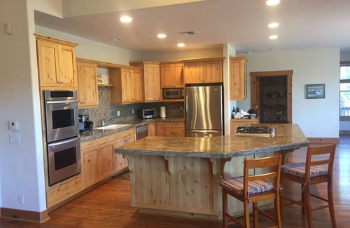 Crestline Casa | Casa de lujo con vista al lago; Ascensor: 30 días min.