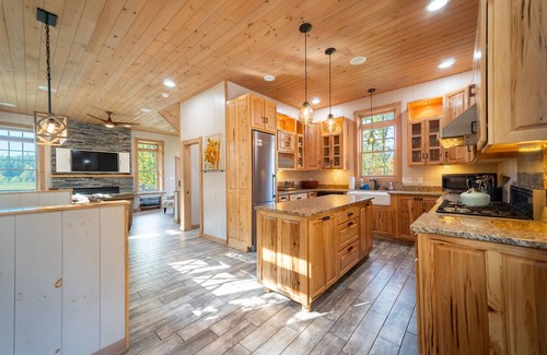 Wilmington Casa | Luxury Home With Mountain View (Weekly Discount)