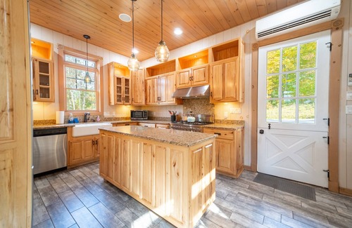 Wilmington Casa | Luxury Home With Mountain View (Weekly Discount)