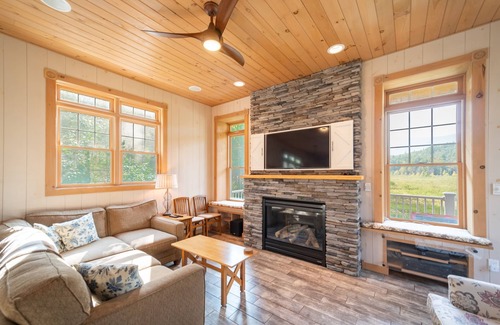 Wilmington Casa | Luxury Home With Mountain View (Weekly Discount)