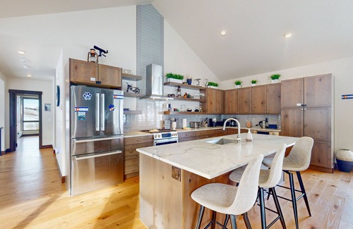 Silverthorne Casa | Luxury home with radiant heated floors & private Bullfrog hot tub