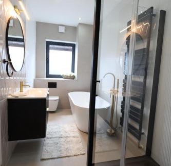 Rushmoor District Villa | Luxury House for Families and Contractors, NamisSuites Serviced Apartment - Farnborough