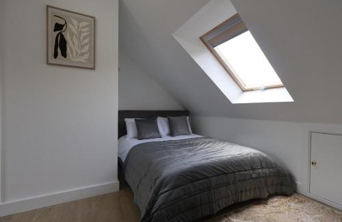 Rushmoor District Villa | Luxury House for Families and Contractors, NamisSuites Serviced Apartment - Farnborough