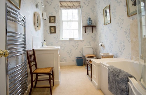 Hexham Casa | Luxury King bedroom with private bathroom in the wing of a private Country House