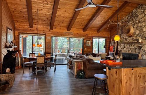 Lake Almanor Country Club Casa | Luxury Lake Almanor Cabin Covered Deck & Views