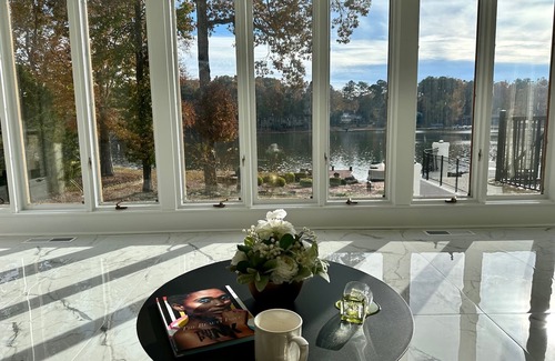 Jonesboro Casa | Luxury Lake Front retreat