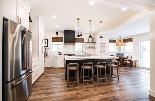 Sheboygan Casa | Luxury Lake House-4Bed-2Bath-NEW Renovation 2023-Walk to Beach, Dining, & More.