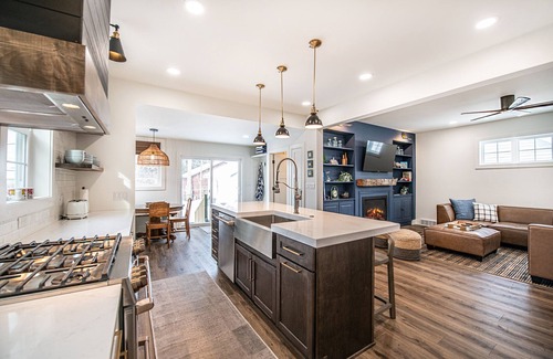 Sheboygan Casa | Luxury Lake House-4Bed-2Bath-NEW Renovation 2023-Walk to Beach, Dining, & More.