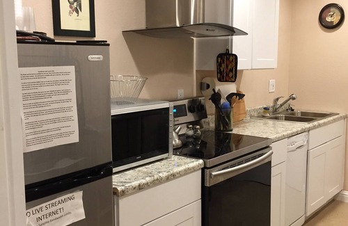 Dos Rios Casa | Suite de lujo en el lago con golf y disc golf en las montañas de Mendocino. Wifi