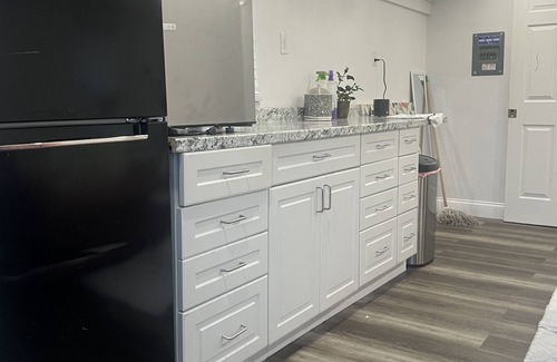 Pine Hills Apartamento | Luxury Lake View Studio Apartment